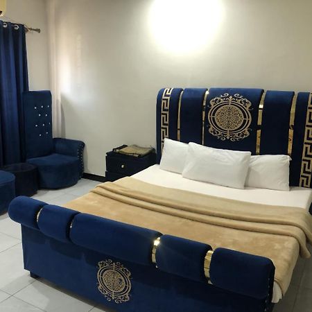 רוואלפינדי Hotel Islamabad Crown מראה חיצוני תמונה