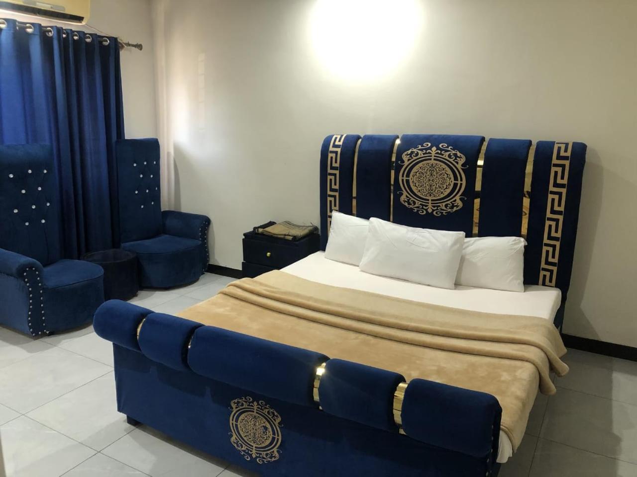 רוואלפינדי Hotel Islamabad Crown מראה חיצוני תמונה
